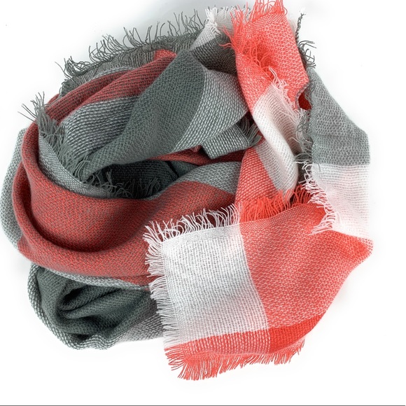 Triangular Blanket Scarf - Picture 6 of 7